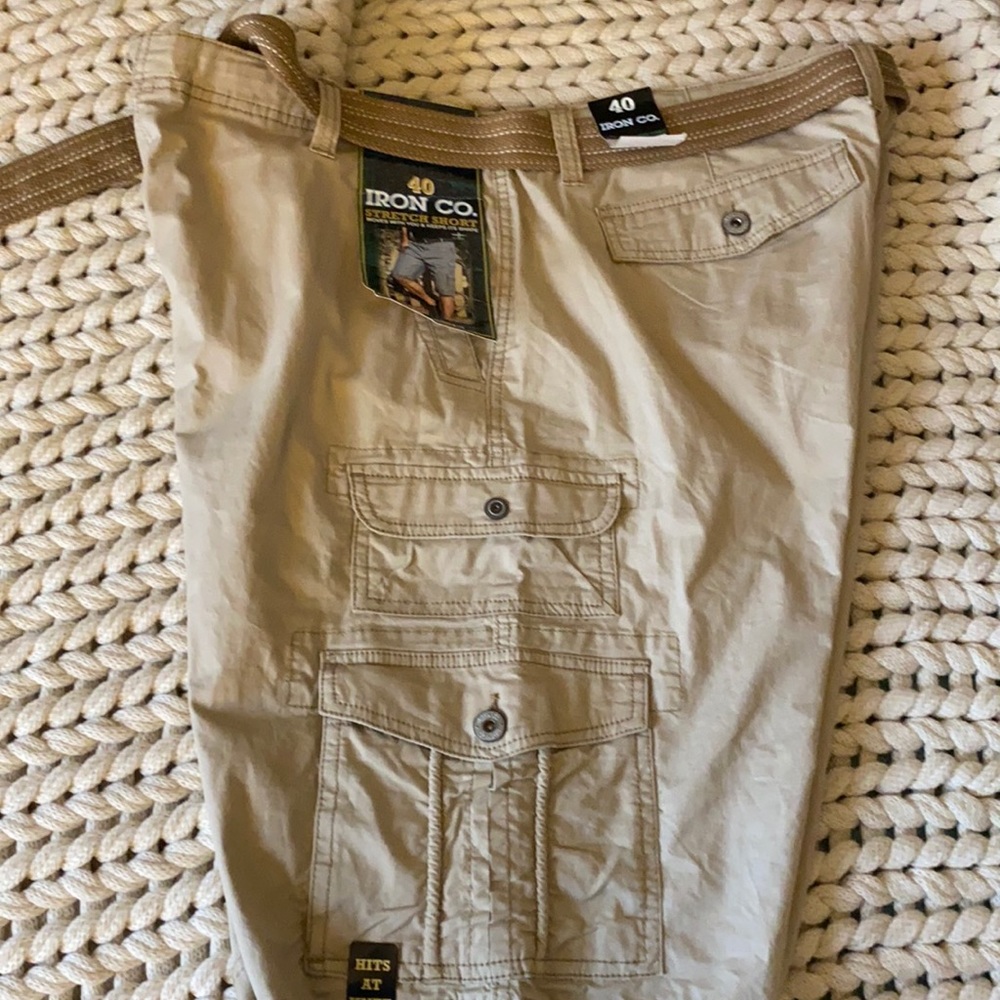 Men’s cargo shorts. NWT. Tan. Sz 40